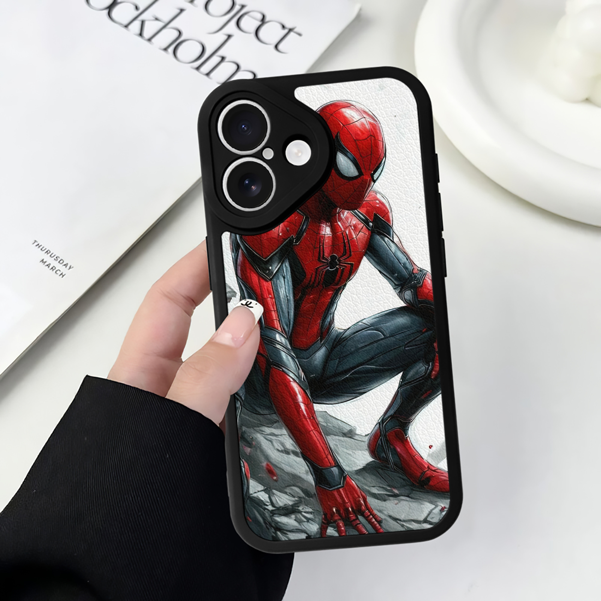 （画像用） Spider Man スパイダーマン 【iPhone 16シリーズ対応】シリコンスマホケース（レザー調） 材質：シリコン